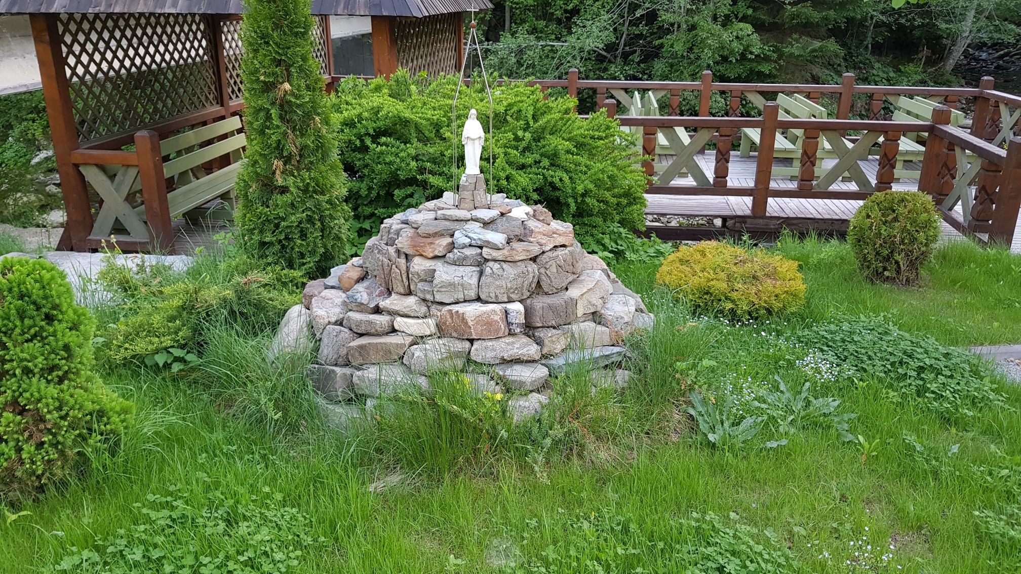 
                                        Координаты: ≈ <a href='https://maps.google.com/maps?ll=48.445, 24.536944&q=48.445, 24.536944&spn=0.5,0.5&t=h&hl=ua' target='_blank'>48.445, 24.536944</a>.
                                        Высота над уровнем моря: ≈ 589 м.
                                        Дата: 03.05.2018 18:19
                                    