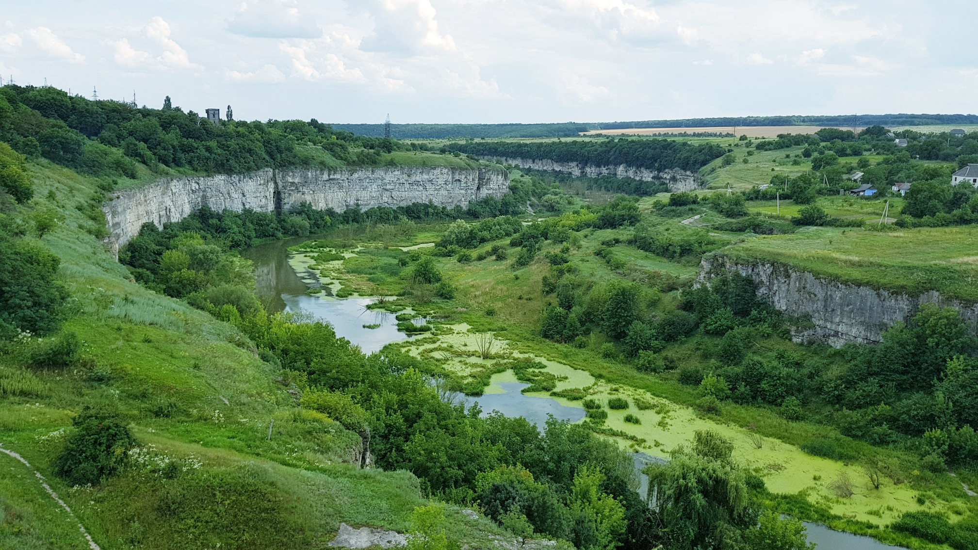 
                                        Координаты: ≈ <a href='https://maps.google.com/maps?ll=48.663056, 26.580833&q=48.663056, 26.580833&spn=0.5,0.5&t=h&hl=ua' target='_blank'>48.663056, 26.580833</a>.
                                        
                                        Дата: 08.07.2018 16:24
                                    